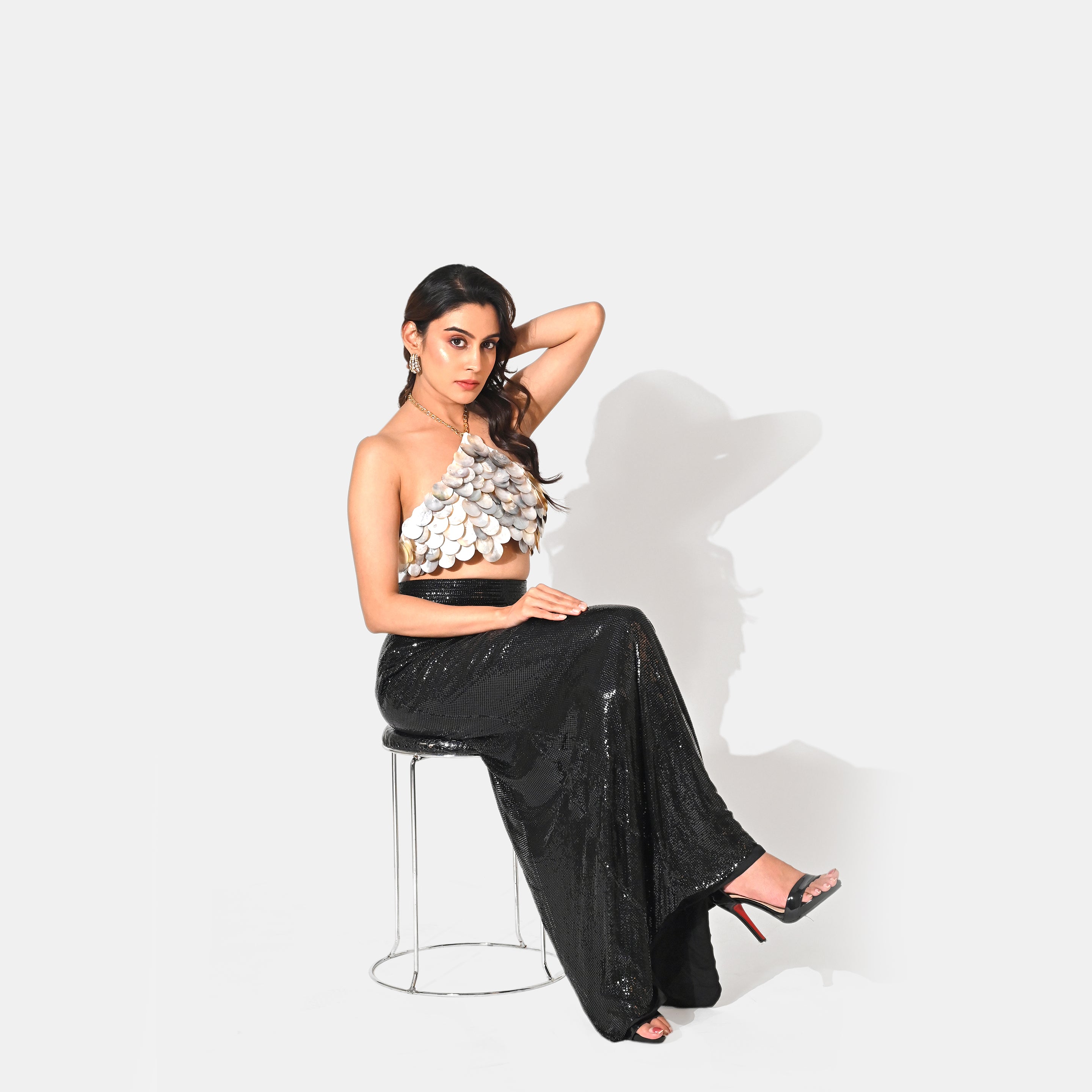 MARINA MOTHER OF PEARLS HALTER CROP TOP