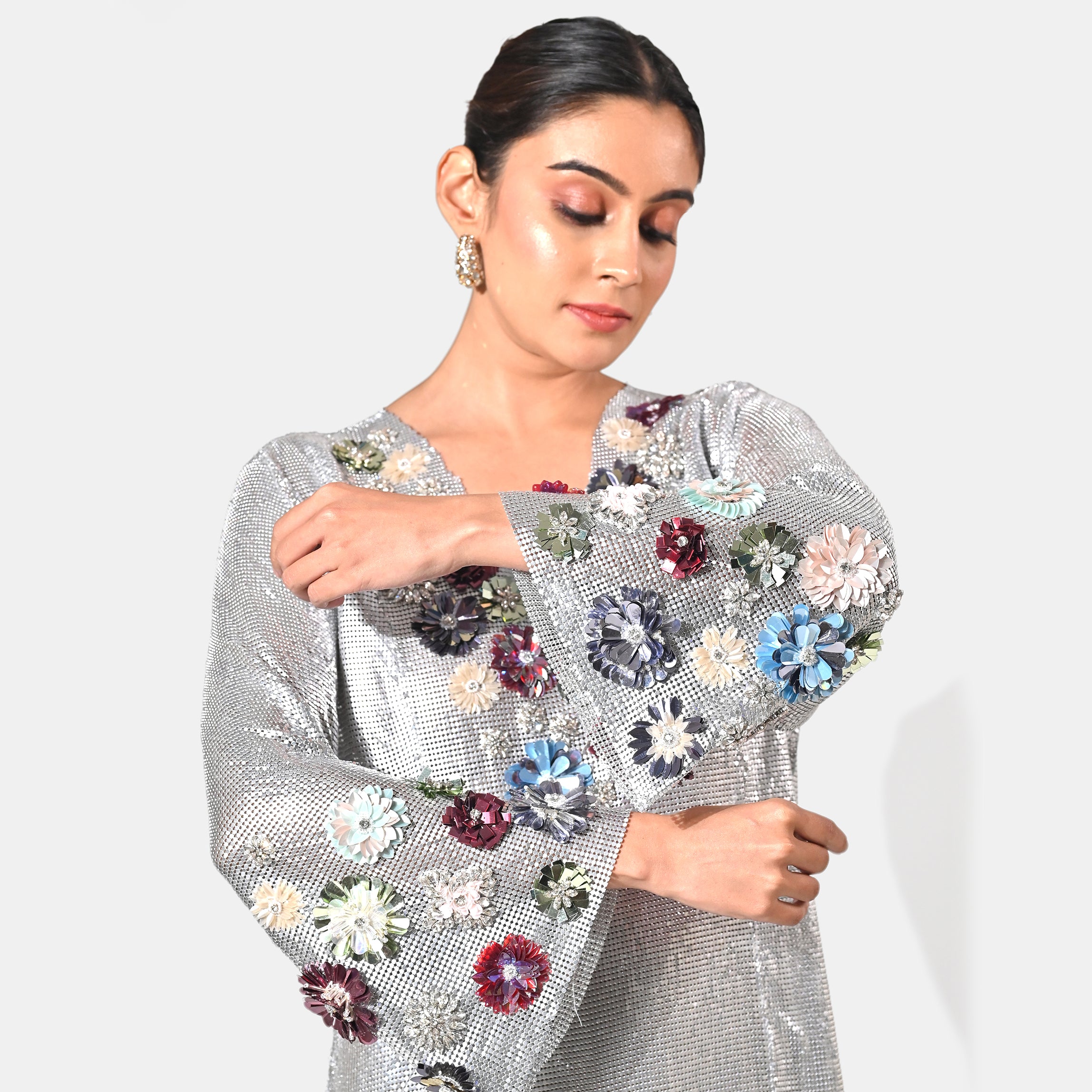 ZAHRA FLORAL EMBELLISHED CHAINMAIL METALLIC SILVER KAFTAN
